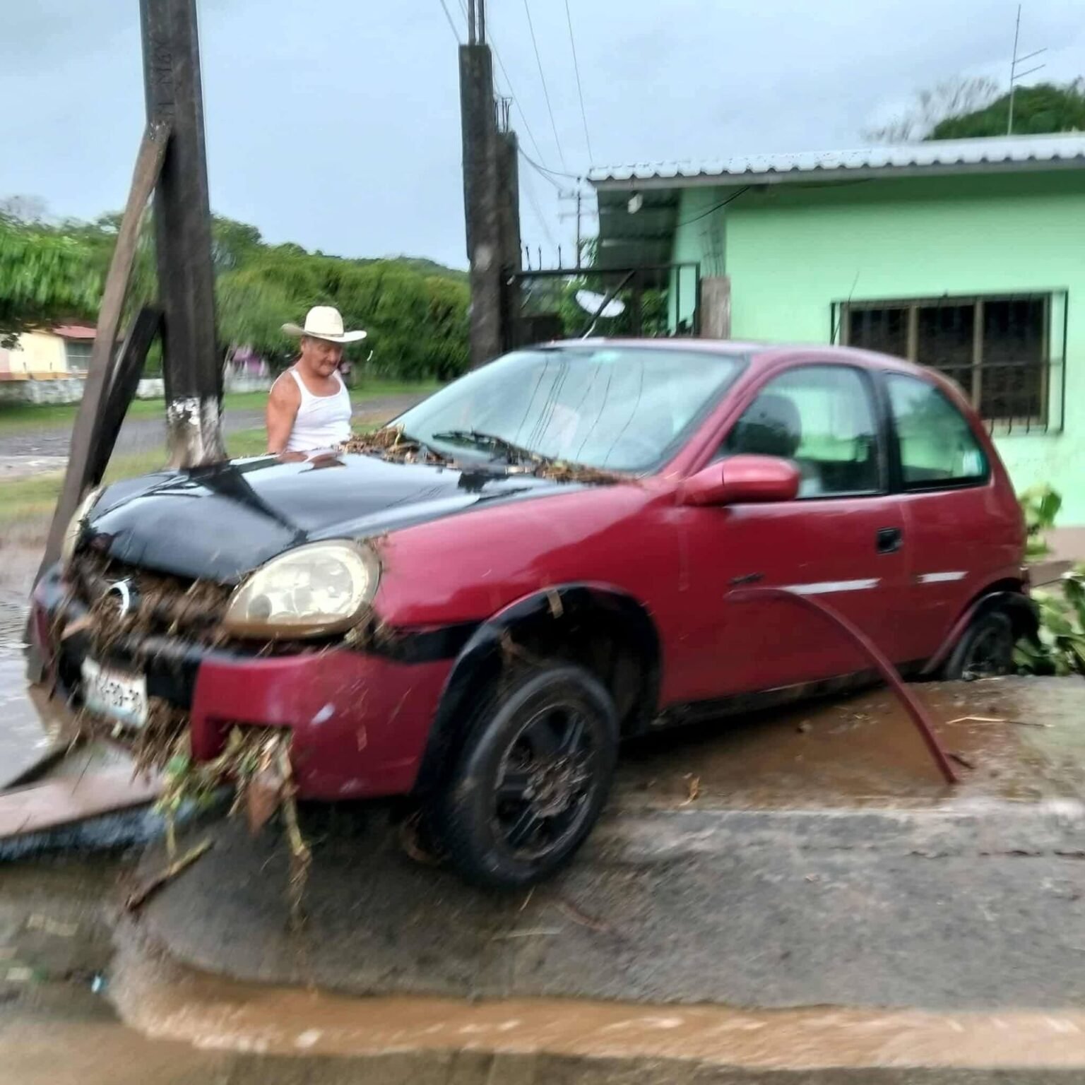Reportan saldo blanco tras inundaciones en Catemaco