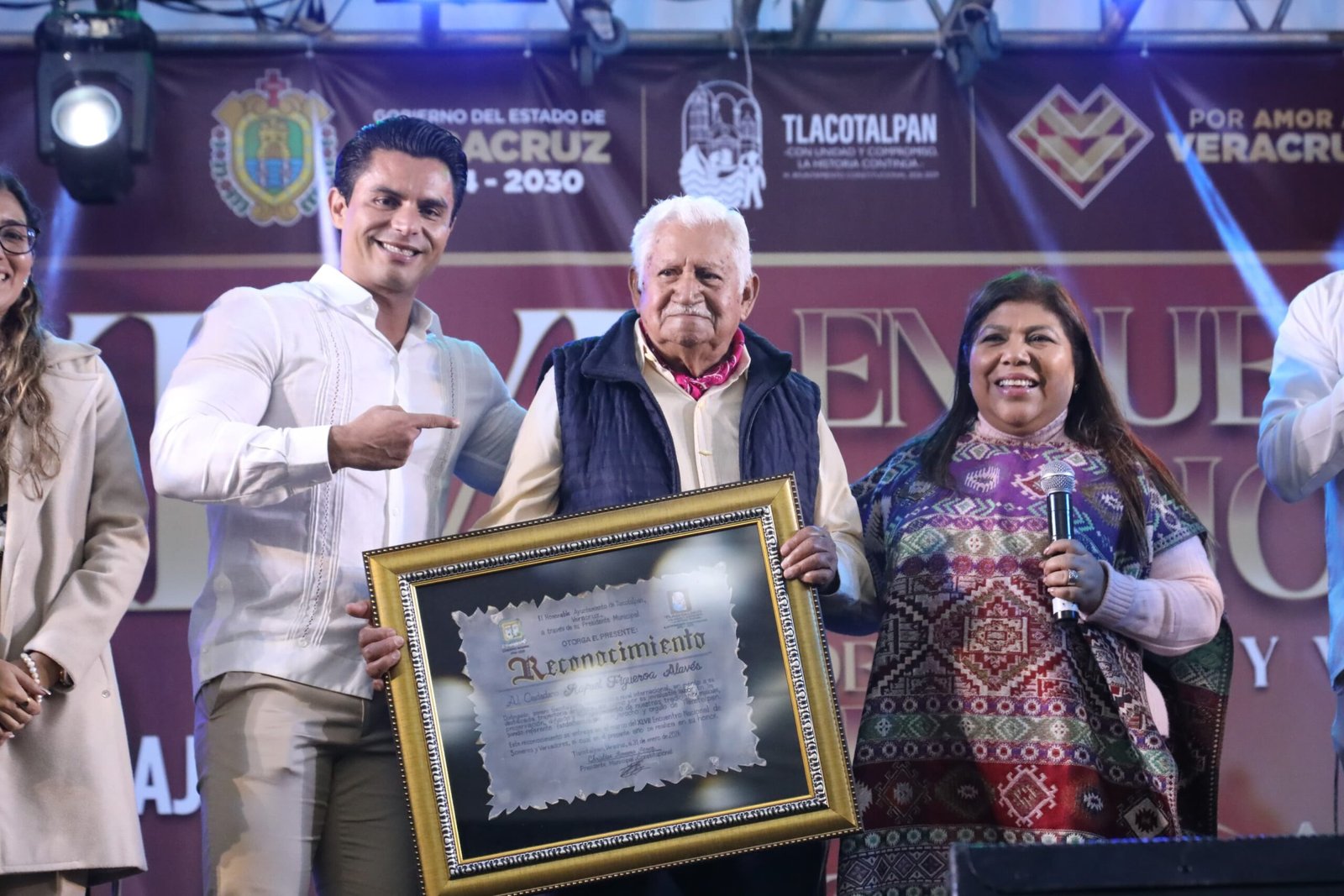 Tlacotalpan reconoce y celebra a Don Fallo, pilar del son jarocho.
